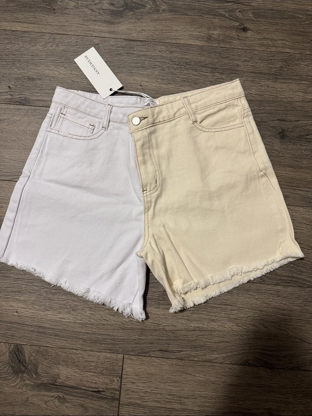 Two-Tone Frayed Hem Denim Shorts in White & Cream